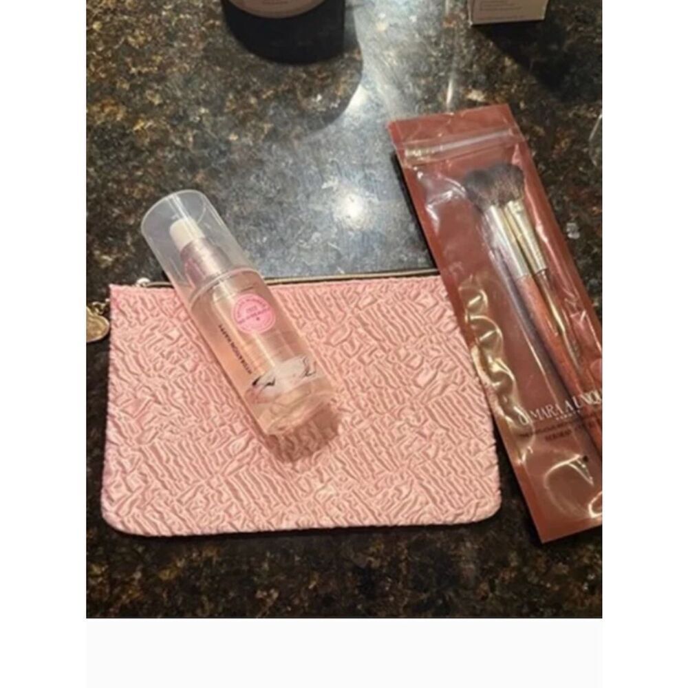 BRAND NEW Makeup Brushes & Facial Mist Bundle in NEW Small Pink Cosmetic Case